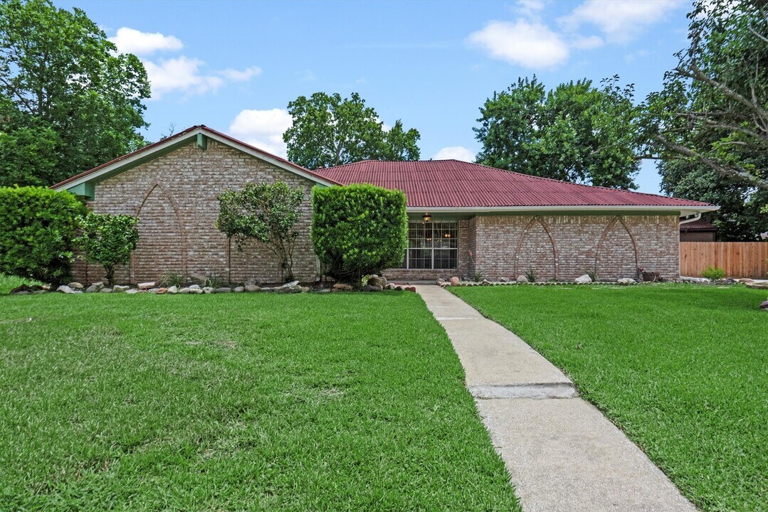 4906 Green Willow Ln in Dickinson, TX - Building Photo