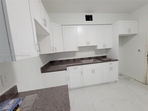 2450 SW 5th St in Miami, FL - Building Photo - Building Photo