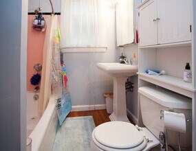 98 Elm St, Unit 2 in Somerville, MA - Foto de edificio - Building Photo