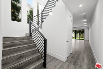 1613 S Wooster St in Los Angeles, CA - Building Photo - Building Photo