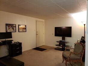 331 Ridge Point Cir in Bridgeville, PA - Building Photo - Building Photo