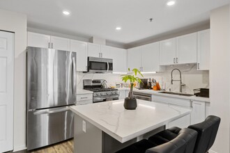 1240 India St in San Diego, CA - Foto de edificio - Building Photo