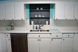 8926 N Lynn Ave in Tampa, FL - Building Photo - Building Photo