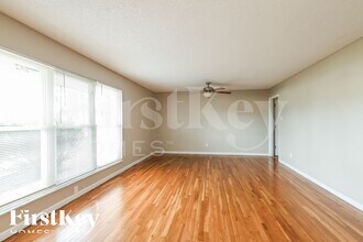 2090 Avon Dr in Florissant, MO - Building Photo - Building Photo