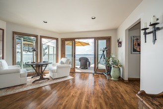 Alki Waterfront Duplex in Seattle, WA - Foto de edificio - Interior Photo