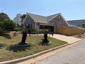 5525 Swan Dr in Galveston, TX - Building Photo - Building Photo