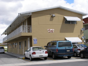 Hialeah Racetrack Apartments in Hialeah, FL - Building Photo - Building Photo