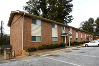 Carriage Oaks Apartments in Clarkston, GA - Foto de edificio - Building Photo