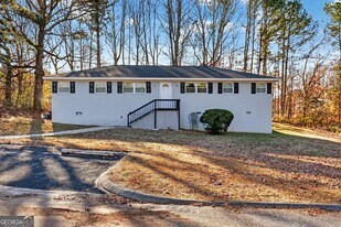 7 Roper Dr in Douglasville, GA - Building Photo