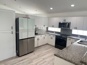 17888 SW 14th St in Pembroke Pines, FL - Building Photo - Building Photo