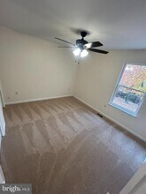 716 Alamo Ln in Lusby, MD - Building Photo - Building Photo