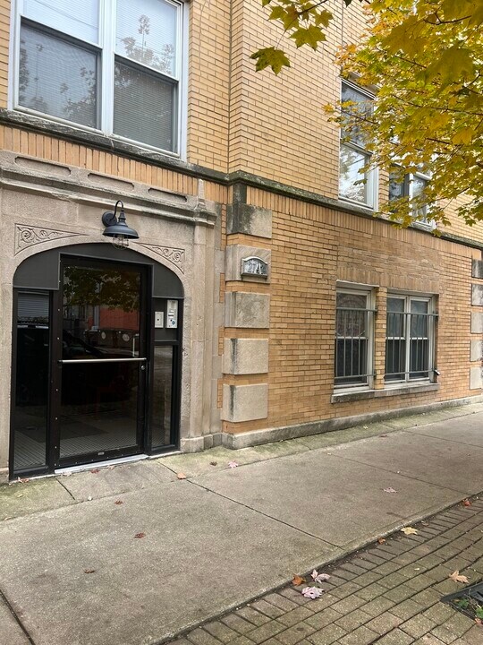 2747 W Le Moyne St in Chicago, IL - Building Photo