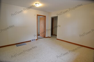 106 Bowen Pl in Joliet, IL - Foto de edificio - Building Photo