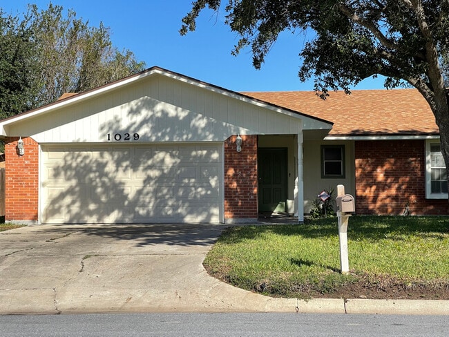 1029 E Williamson Ave in Harlingen, TX - Building Photo - Building Photo