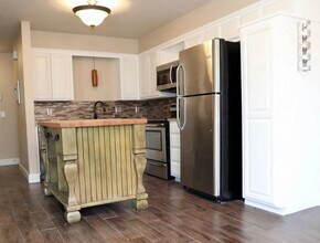 5805 Hefner Village Ct in Oklahoma City, OK - Foto de edificio - Building Photo