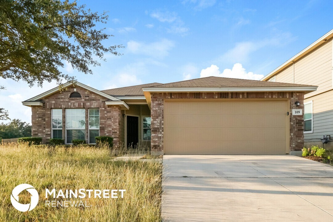 109 Golden Wren in San Antonio, TX - Building Photo