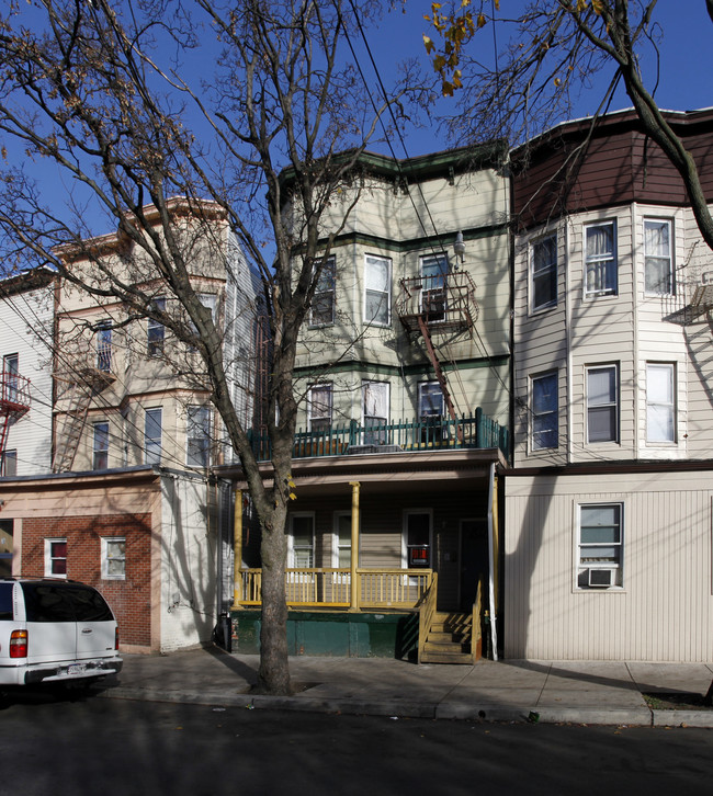 76 4th St in Passaic, NJ - Building Photo - Building Photo