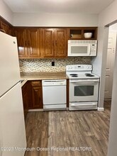 604 Wellington Pl in Matawan, NJ - Building Photo - Building Photo