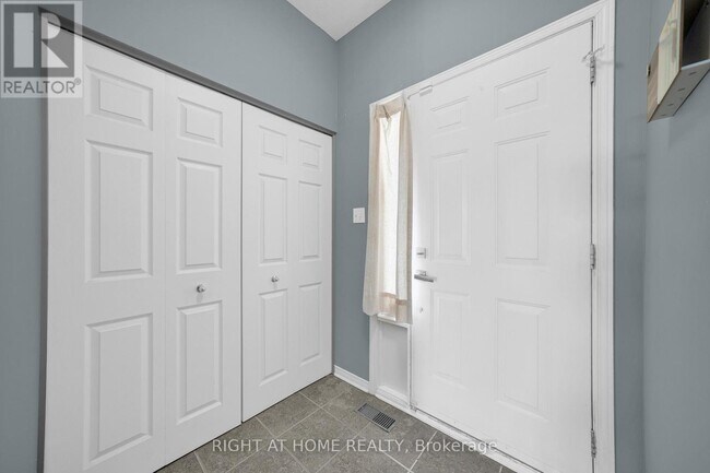 175 Kincardine Dr in Ottawa, ON - Building Photo - Building Photo