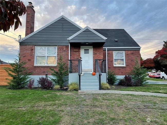 property at 1101 N Proctor St