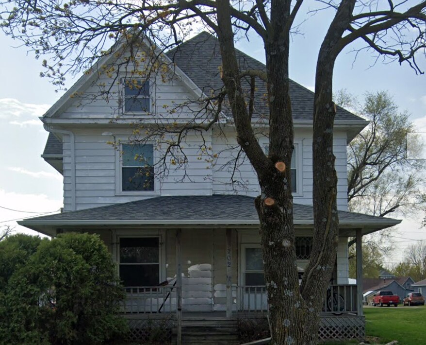 702 Court Ave in Chariton, IA - Building Photo