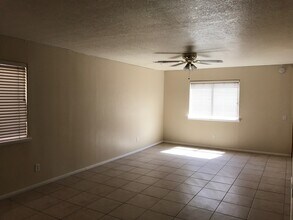 5717 W Auborn Ave in Las Vegas, NV - Building Photo - Building Photo