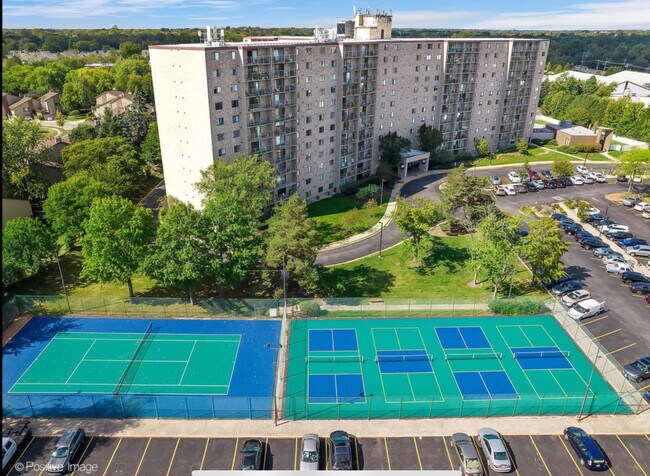 6340 Americana Dr in Willowbrook, IL - Building Photo - Building Photo