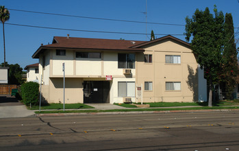 Magnolia Apartments in El Cajon, CA - Foto de edificio - Building Photo