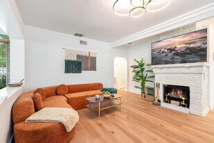 1336 NE 14th Ave, Unit SI FL1-ID1475647P in Fort Lauderdale, FL - Building Photo