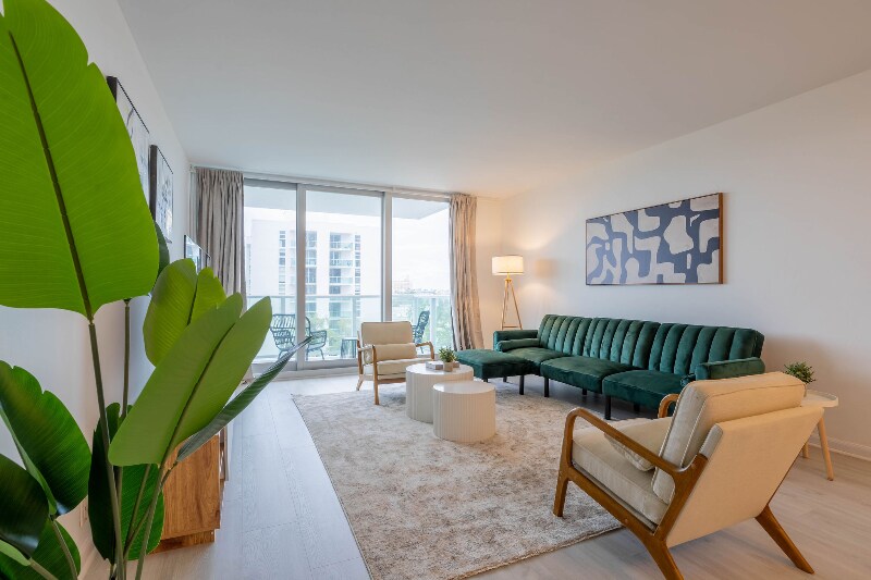 1000 West Ave in Miami Beach, FL - Building Photo