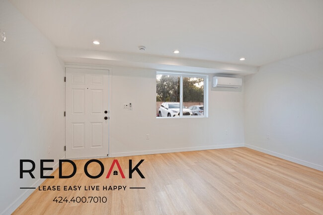 8555 Independence Ave in Los Angeles, CA - Building Photo - Building Photo