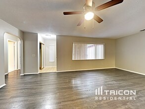 202 Valley Dr in Brandon, FL - Building Photo - Building Photo