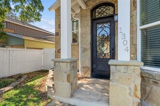 1304 Leona St in Austin, TX - Building Photo - Building Photo