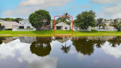 137 Canterbury Pl in Royal Palm Beach, FL - Foto de edificio - Building Photo