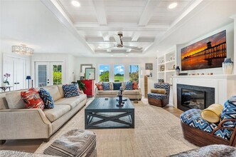200 Burning Tree Dr in Naples, FL - Building Photo - Building Photo