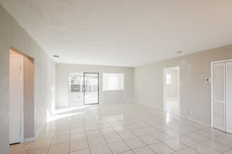 70 NW 185th Ter in Miami, FL - Building Photo - Building Photo