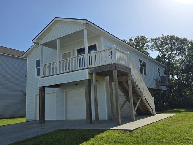 6322 Red Oak Dr in Hitchcock, TX - Building Photo - Building Photo