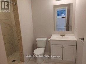 29 Gore Dr in Barrie, ON - Building Photo - Building Photo