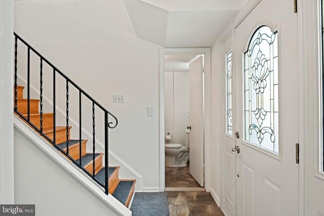 6713 Old Chesterbrook Rd in McLean, VA - Building Photo - Building Photo