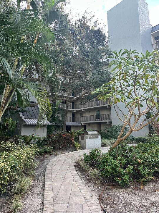 105 4th Ave NE, Unit 105 4th Ave. NE #329 in St. Petersburg, FL - Foto de edificio