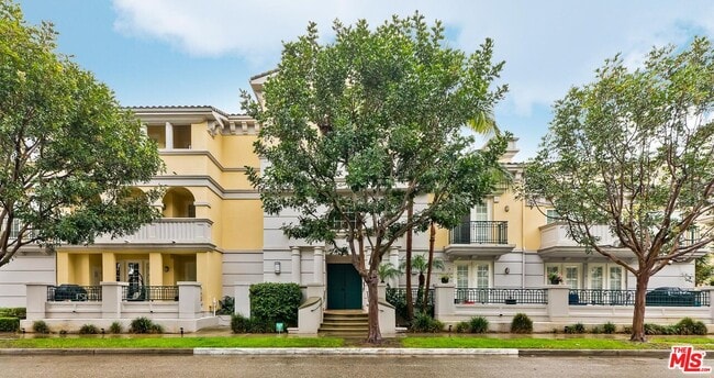 property at 7101 Playa Vista Dr