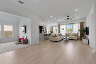 20240 Smedley Dr in Pflugerville, TX - Foto de edificio - Building Photo