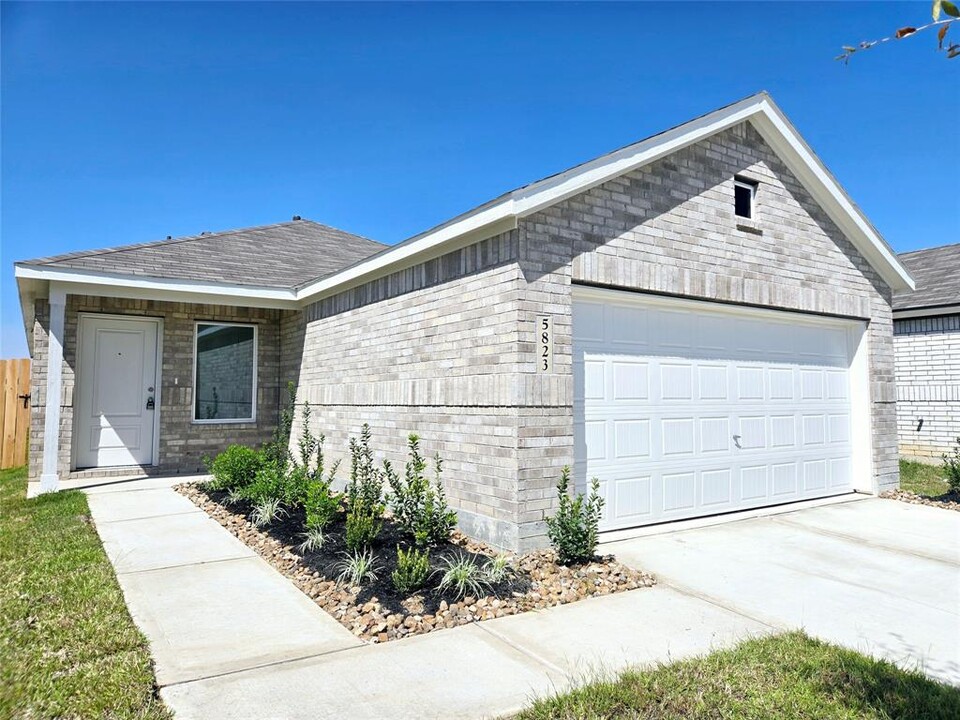 5823 Hartside Farm Trl in Humble, TX - Building Photo