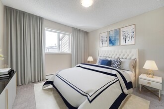 St. Charles Place in Saskatoon, SK - Building Photo - Building Photo