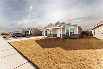 7535 32nd St in Lubbock, TX - Building Photo - Building Photo