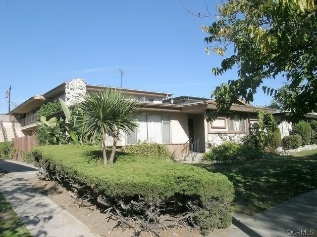 2713 W Rosecrans Ave in Gardena, CA - Building Photo