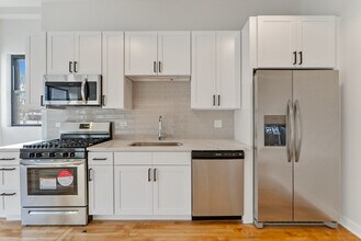 4200 N Sacramento Ave in Chicago, IL - Building Photo - Building Photo