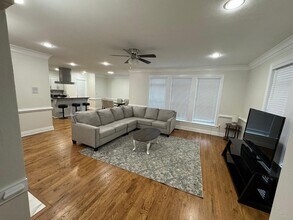 259 W Ocean View Ave in Norfolk, VA - Building Photo - Building Photo