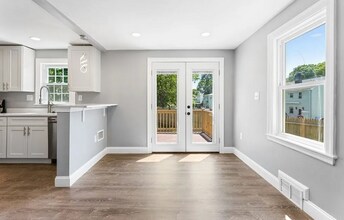 71 Gladeside Ave in Boston, MA - Foto de edificio - Building Photo