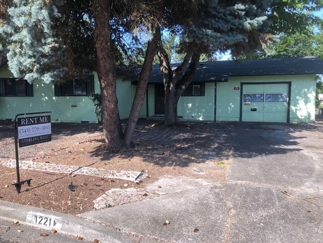 property at 1221 Triangle Dr